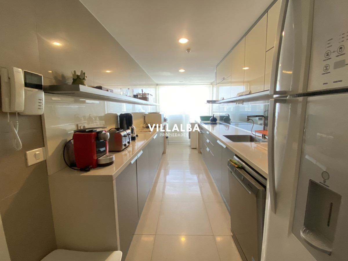 Apartamento ID.4204 - Apartamento en Venta y Alquiler, Mansa, Punta del Este, 3 Dormitorios.