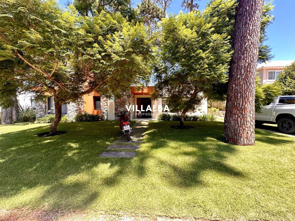 Casa ID.4625 - Casa en venta en barrio privado, Punta del Este