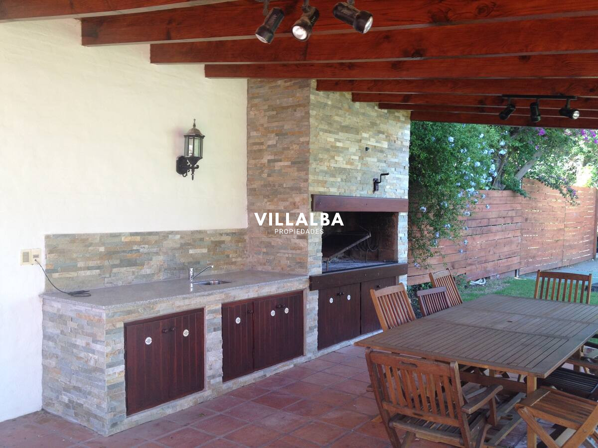 Apartamento ID.4733 - Casa en Alquiler, Pinares, Punta del Este, 4 Dormitorios.