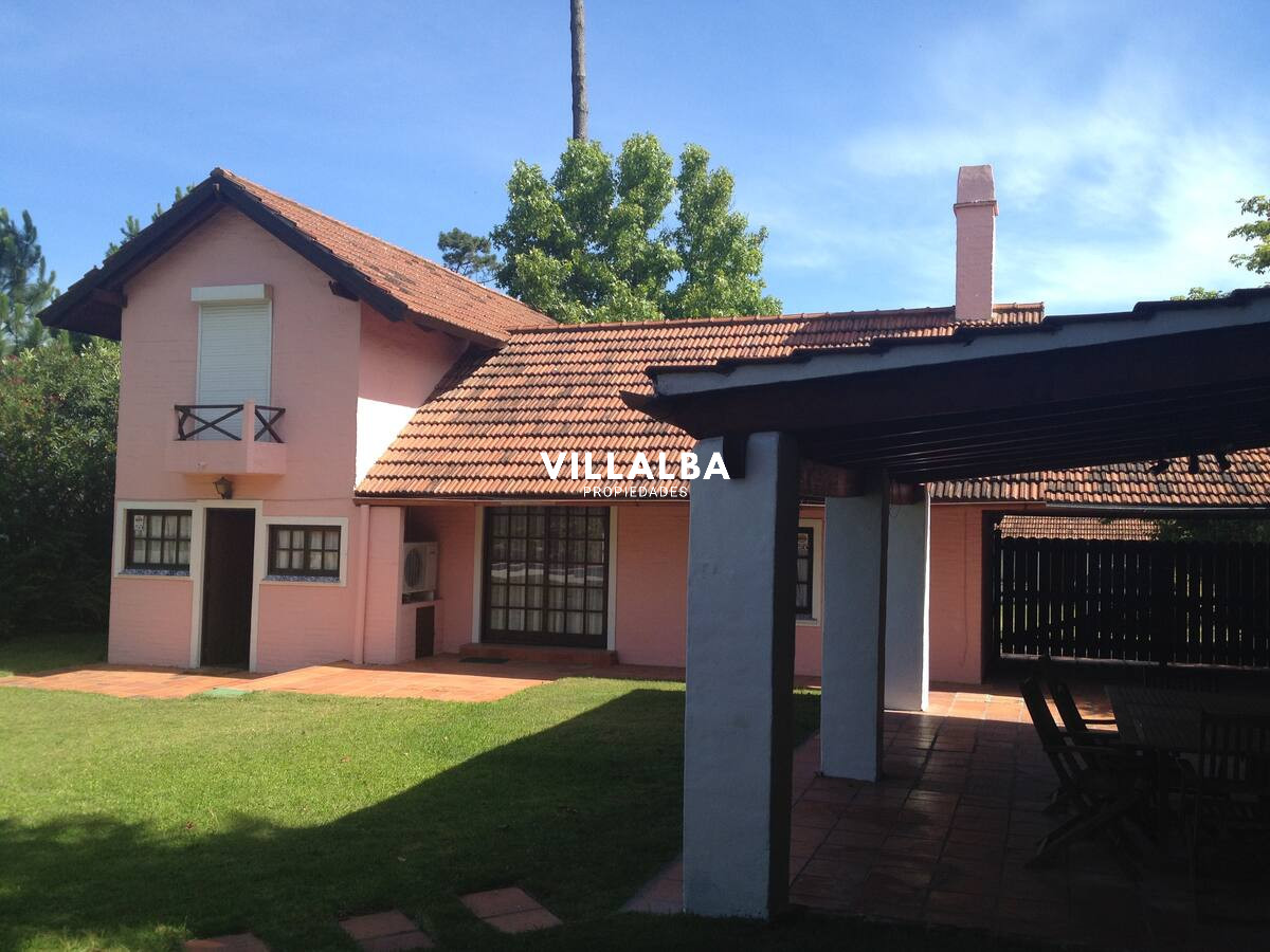 Apartamento ID.4733 - Casa en Alquiler, Pinares, Punta del Este, 4 Dormitorios.