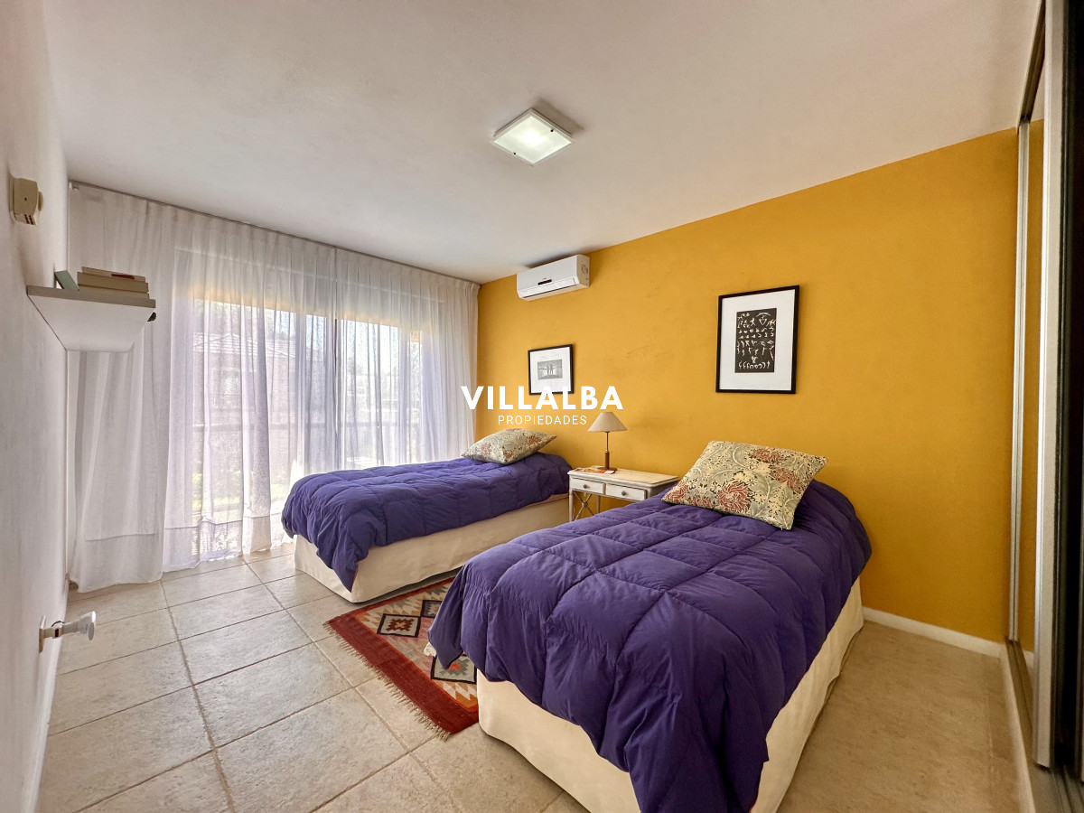 Casa ID.4625 - Casa en venta en barrio privado, Punta del Este