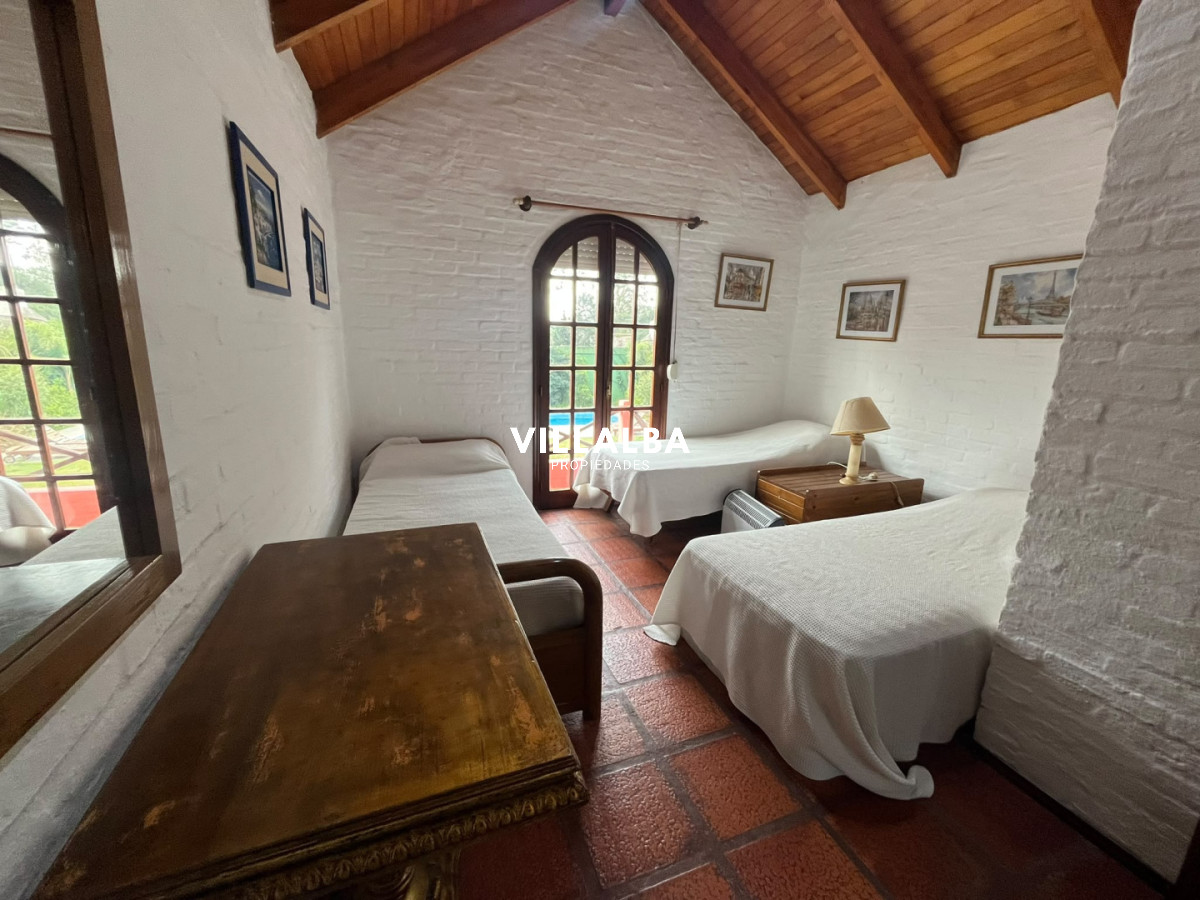 Apartamento ID.4733 - Casa en Alquiler, Pinares, Punta del Este, 4 Dormitorios.