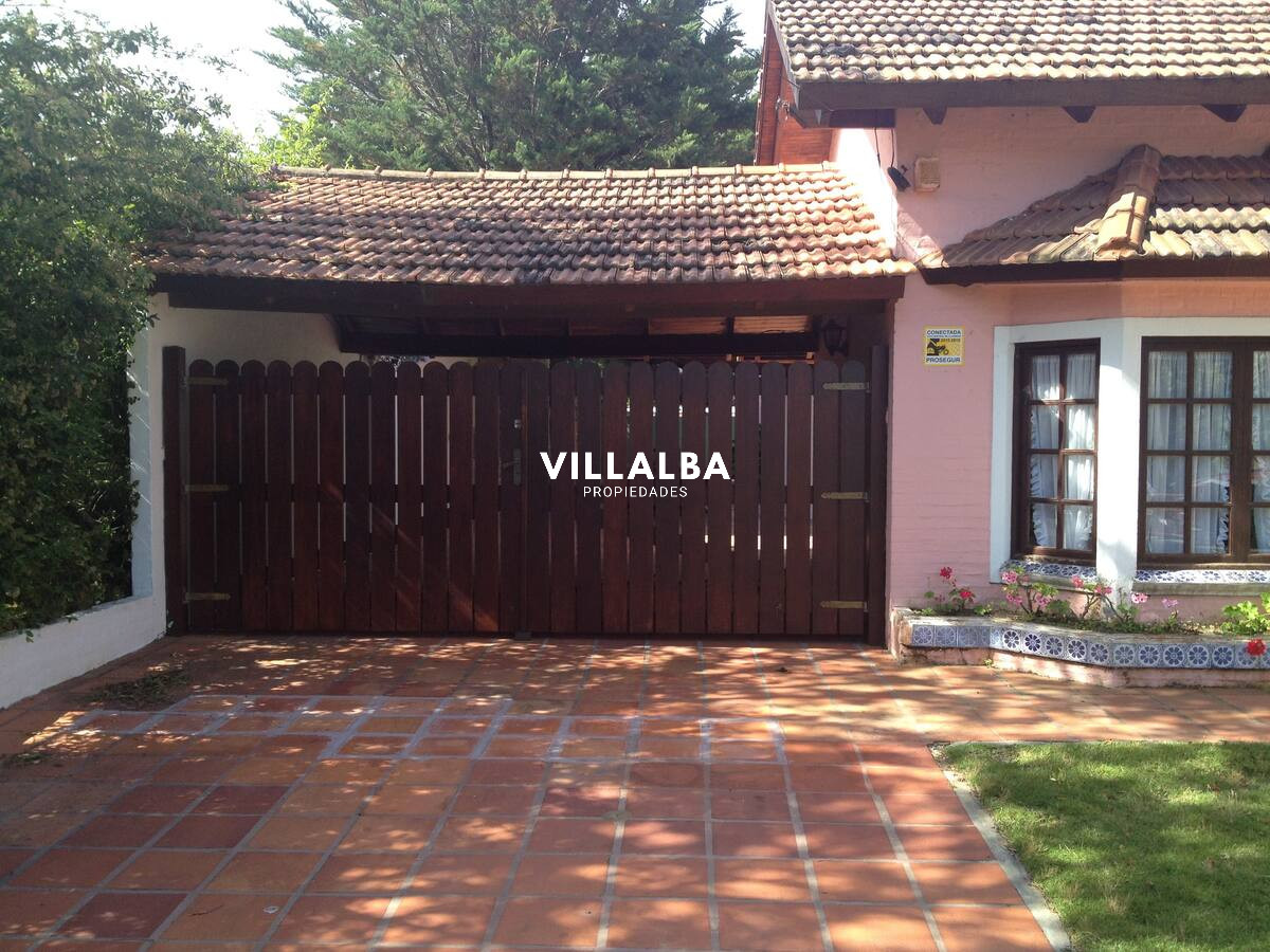 Apartamento ID.4733 - Casa en Alquiler, Pinares, Punta del Este, 4 Dormitorios.