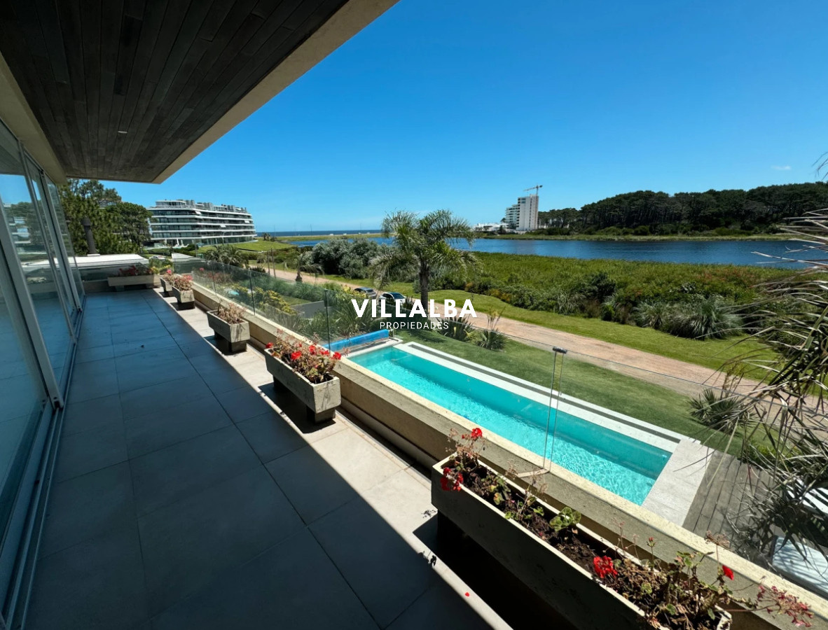 Casa ID.4199 - Casa en venta con 4 dormitorios frente a Laguna del Diario, Punta del Este, Maldonado