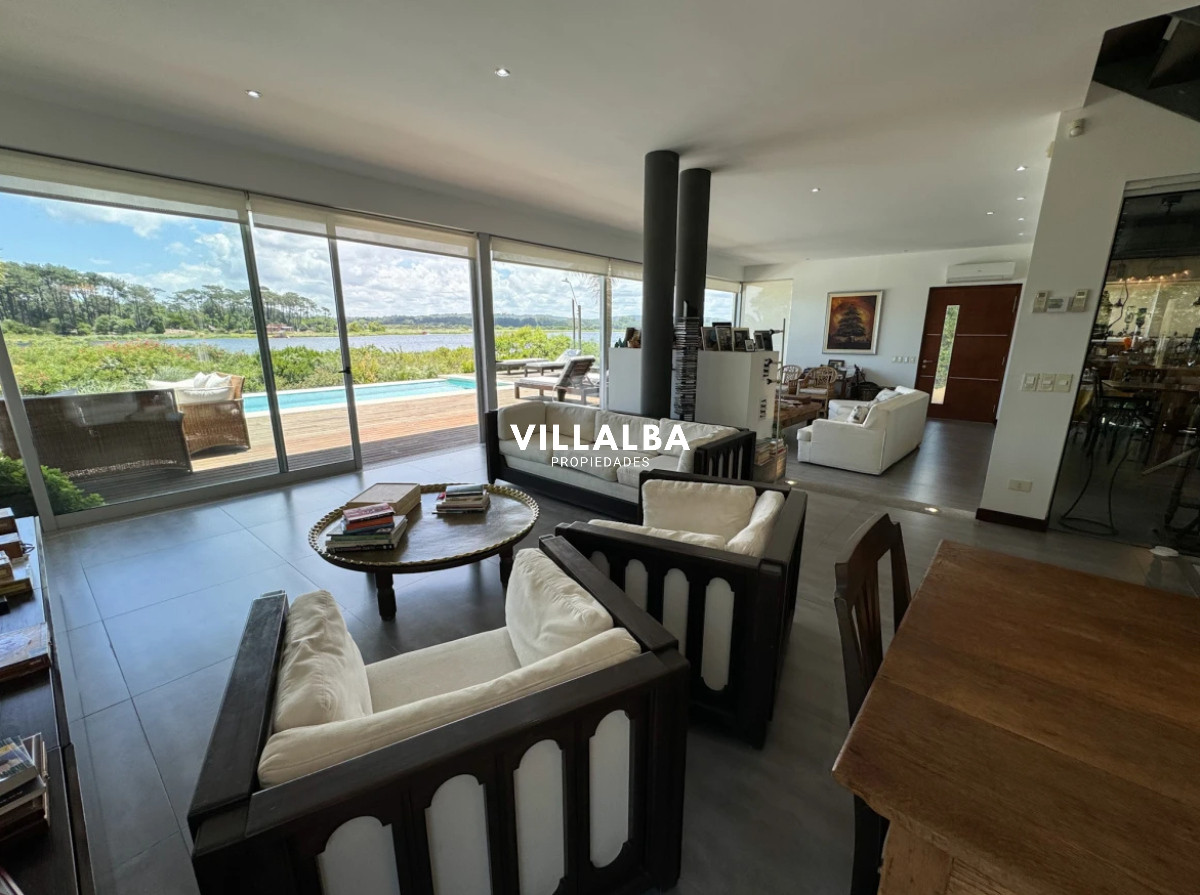 Casa ID.4199 - Casa en venta con 4 dormitorios frente a Laguna del Diario, Punta del Este, Maldonado