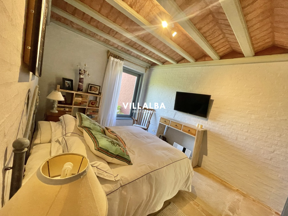 Apartamento ID.4517 - VENTA DE CASA DE 3 DORMITORIOS Y SERVICIO EN RINCON DEL INDIO PUNTA DEL ESTE