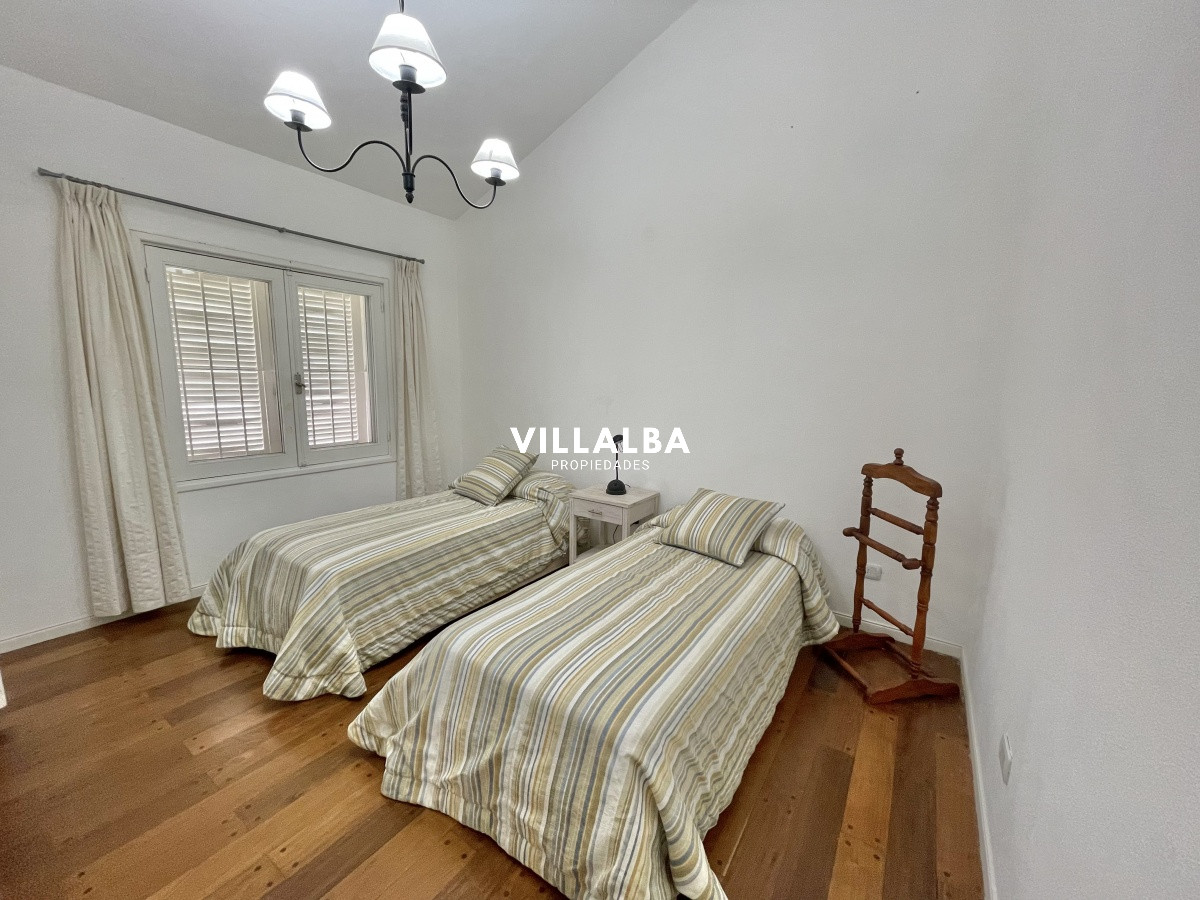 Apartamento ID.1943 - VENTA DE HERMOSA CASA DE 4 DORMITORIOS EN LUGANO PUNTA DEL ESTE 