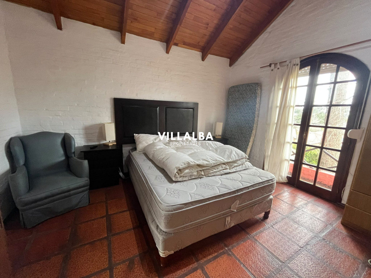 Apartamento ID.4733 - Casa en Alquiler, Pinares, Punta del Este, 4 Dormitorios.