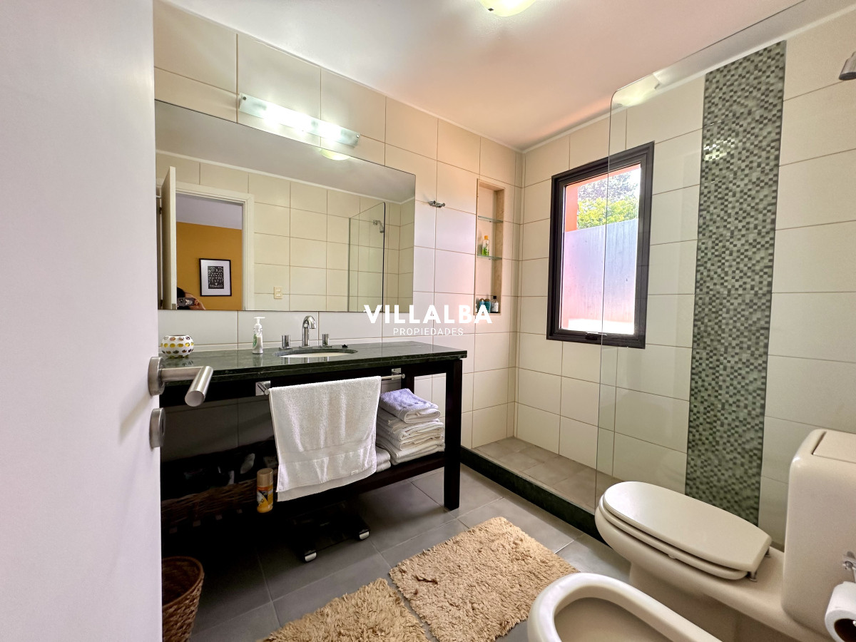 Casa ID.4625 - Casa en venta en barrio privado, Punta del Este