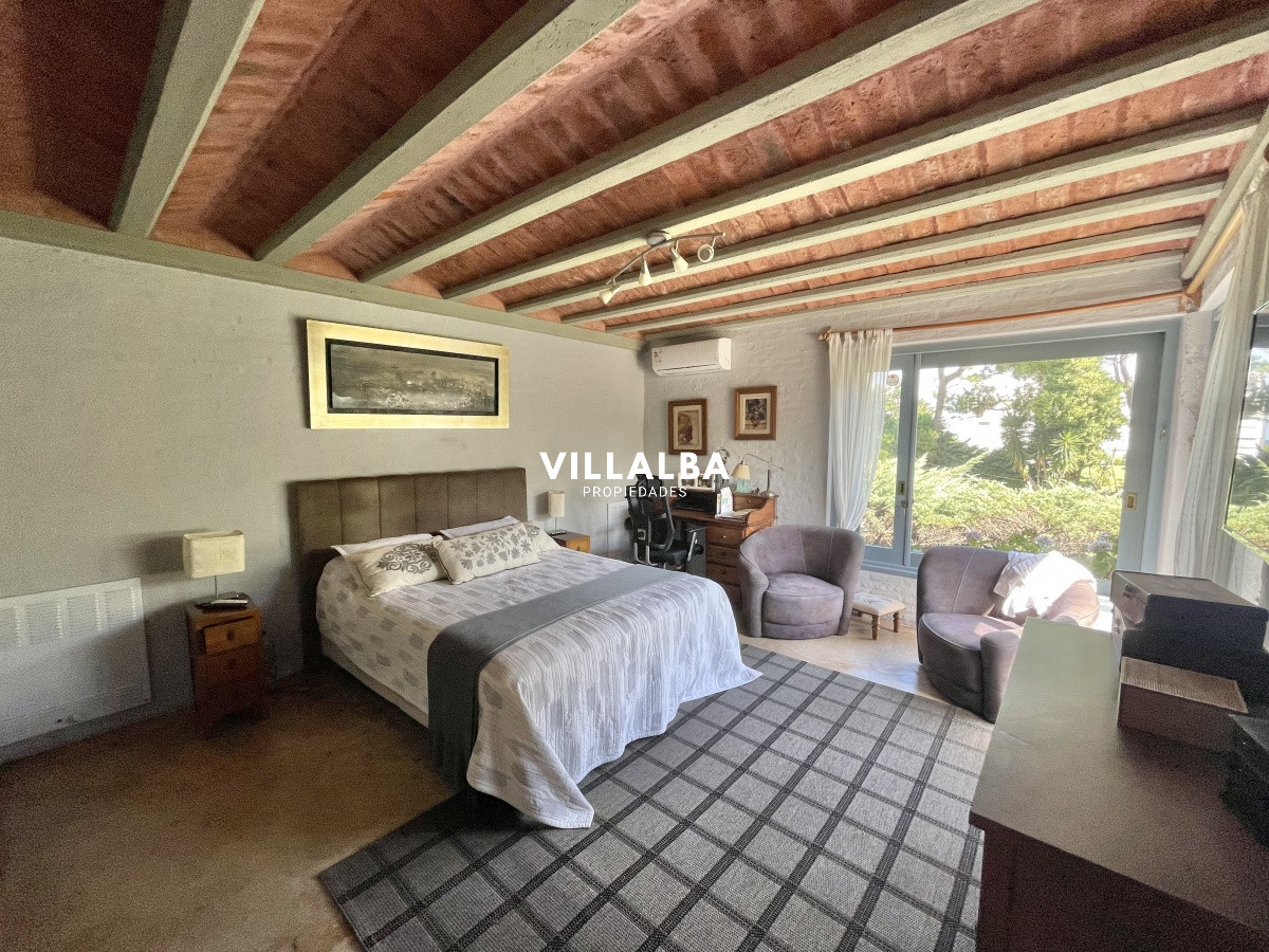 Apartamento ID.4517 - VENTA DE CASA DE 3 DORMITORIOS Y SERVICIO EN RINCON DEL INDIO PUNTA DEL ESTE