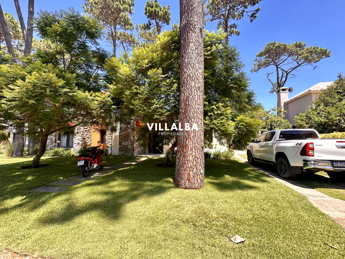 Casa ID.4625 - Casa en venta en barrio privado, Punta del Este