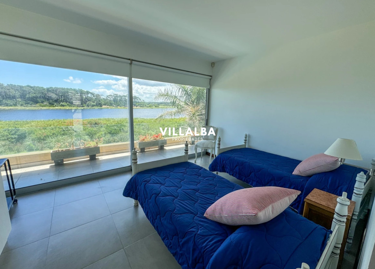 Casa ID.4199 - Casa en venta con 4 dormitorios frente a Laguna del Diario, Punta del Este, Maldonado