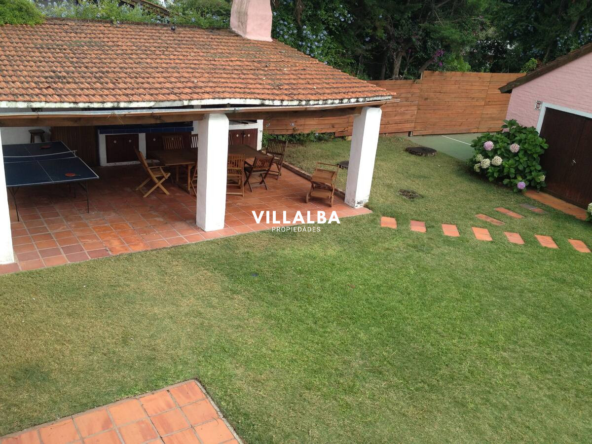 Apartamento ID.4733 - Casa en Alquiler, Pinares, Punta del Este, 4 Dormitorios.