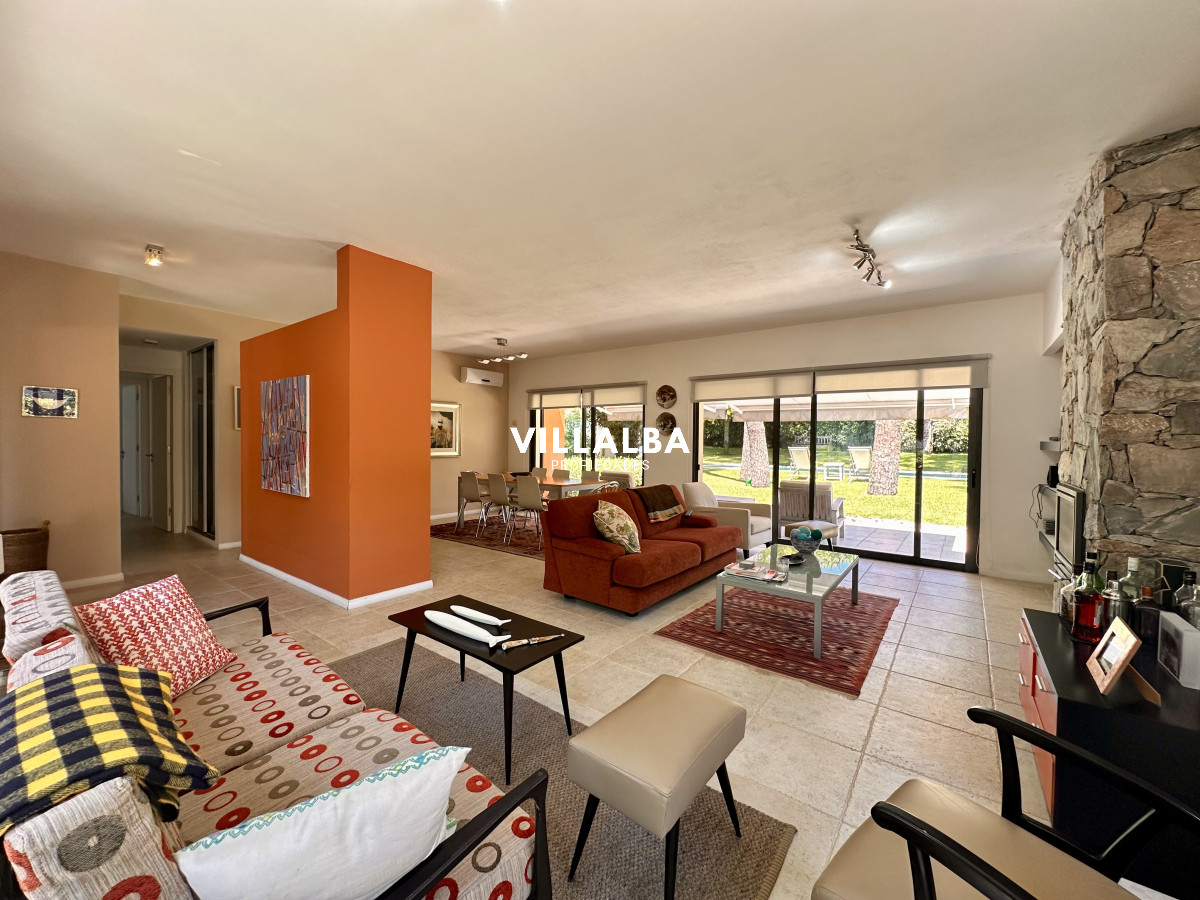Casa ID.4625 - Casa en venta en barrio privado, Punta del Este