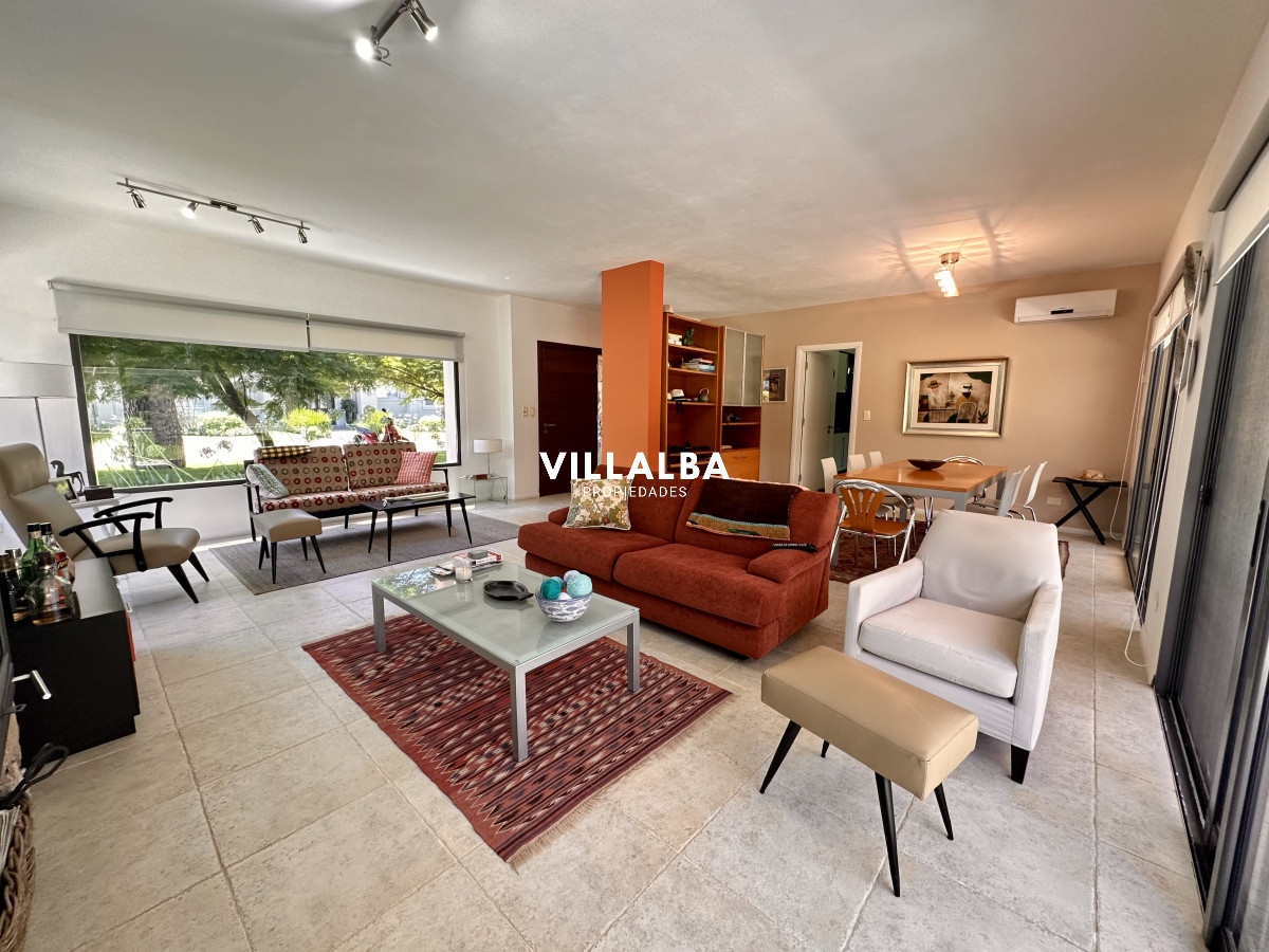 Casa ID.4625 - Casa en venta en barrio privado, Punta del Este