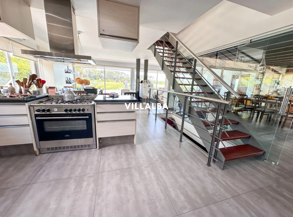 Casa ID.4199 - Casa en venta con 4 dormitorios frente a Laguna del Diario, Punta del Este, Maldonado