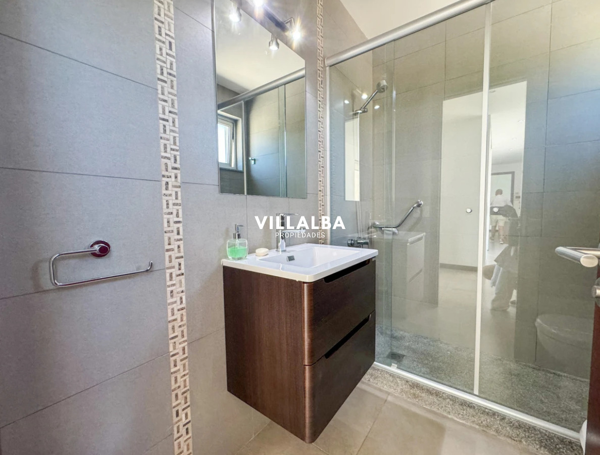 Casa ID.4199 - Casa en venta con 4 dormitorios frente a Laguna del Diario, Punta del Este, Maldonado