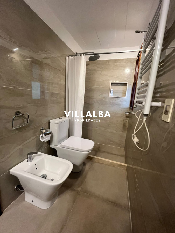 Apartamento ID.4733 - Casa en Alquiler, Pinares, Punta del Este, 4 Dormitorios.