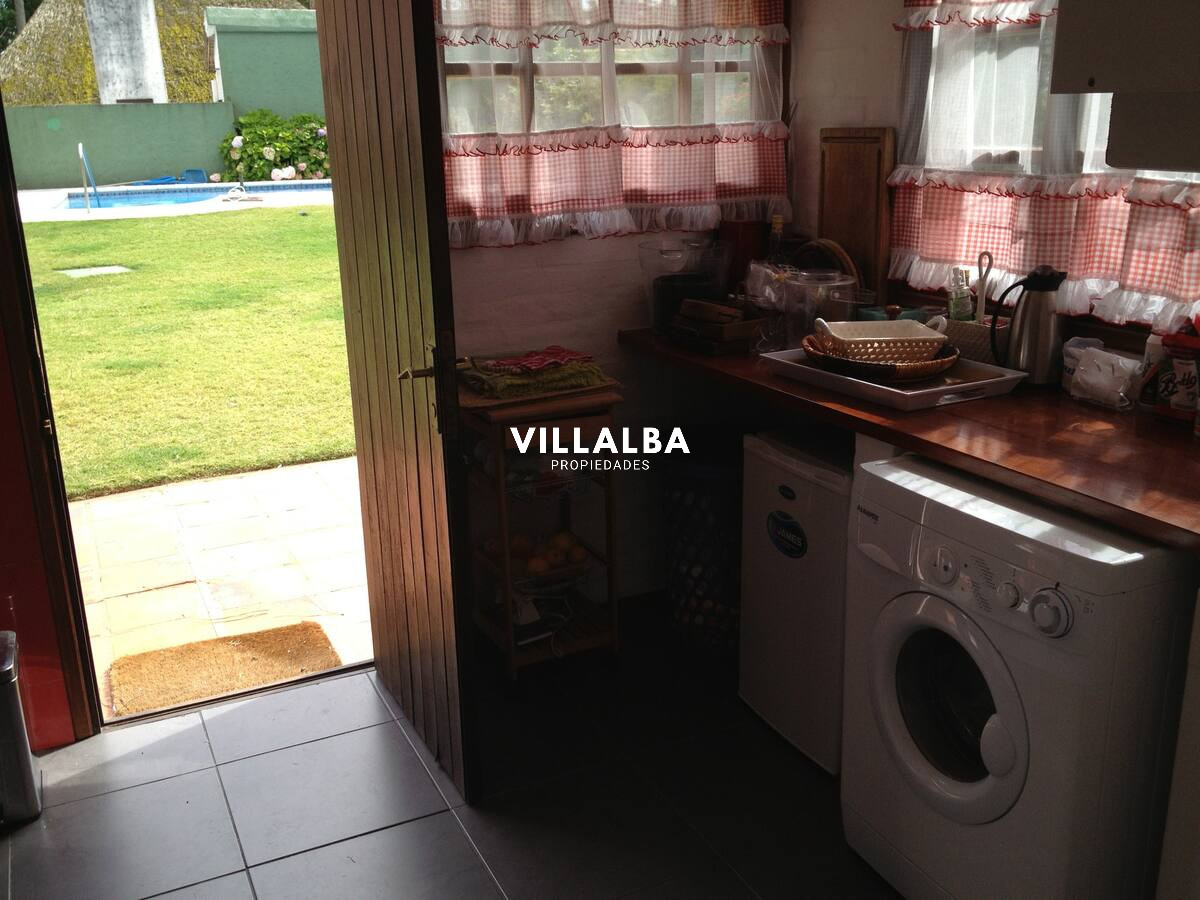 Apartamento ID.4733 - Casa en Alquiler, Pinares, Punta del Este, 4 Dormitorios.