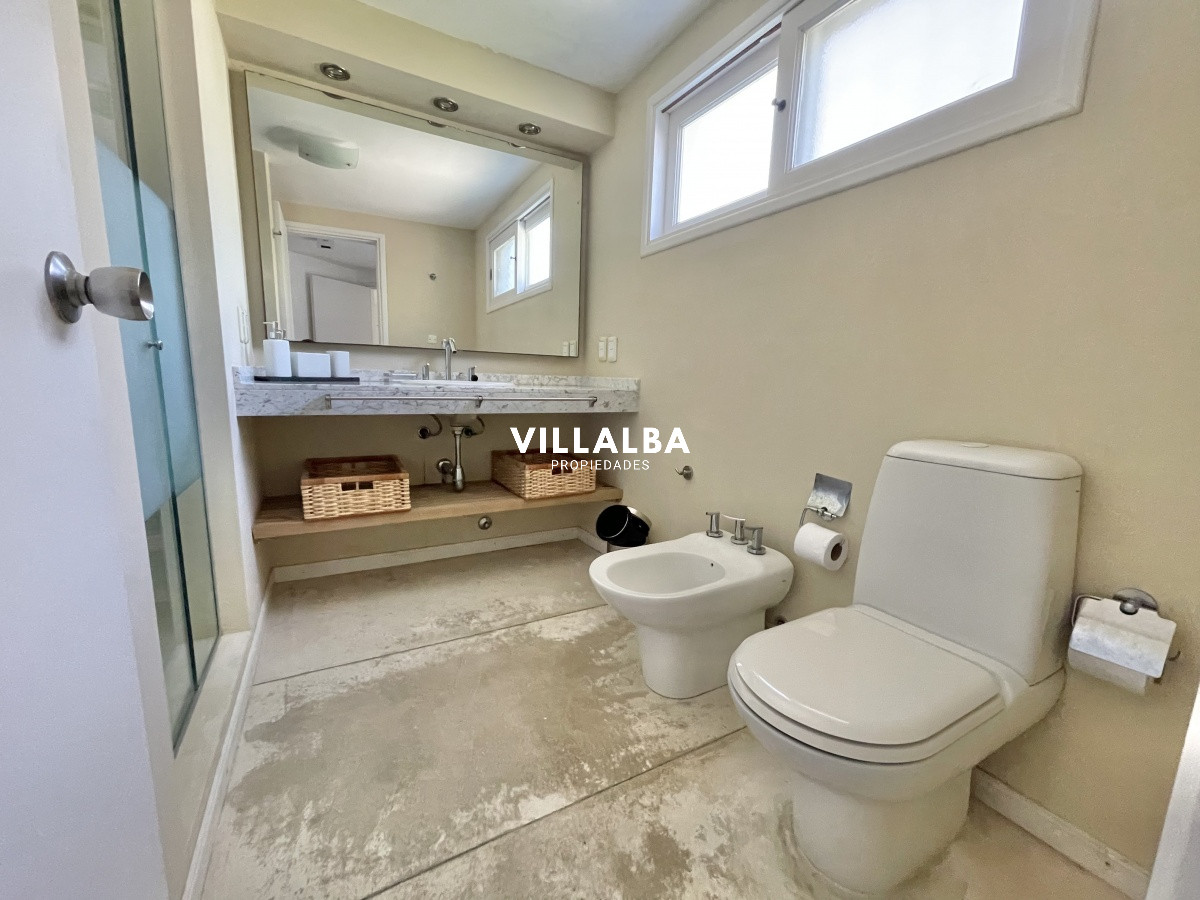 Apartamento ID.1943 - VENTA DE HERMOSA CASA DE 4 DORMITORIOS EN LUGANO PUNTA DEL ESTE 