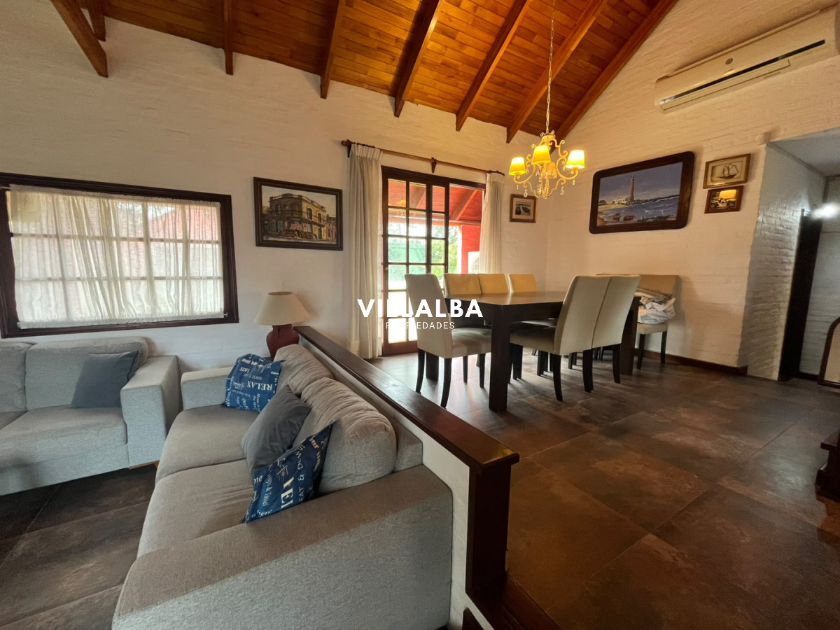 Apartamento ID.4733 - Casa en Alquiler, Pinares, Punta del Este, 4 Dormitorios.