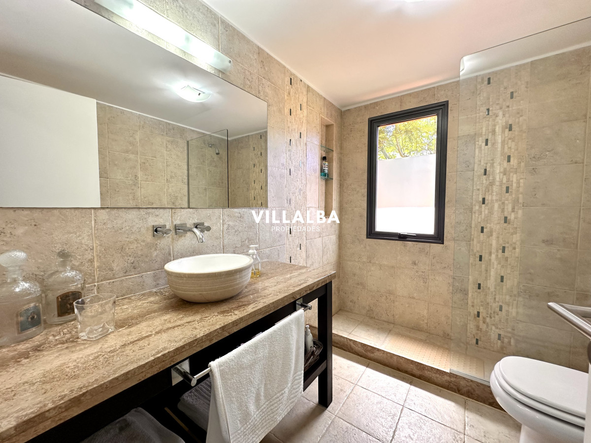 Casa ID.4625 - Casa en venta en barrio privado, Punta del Este
