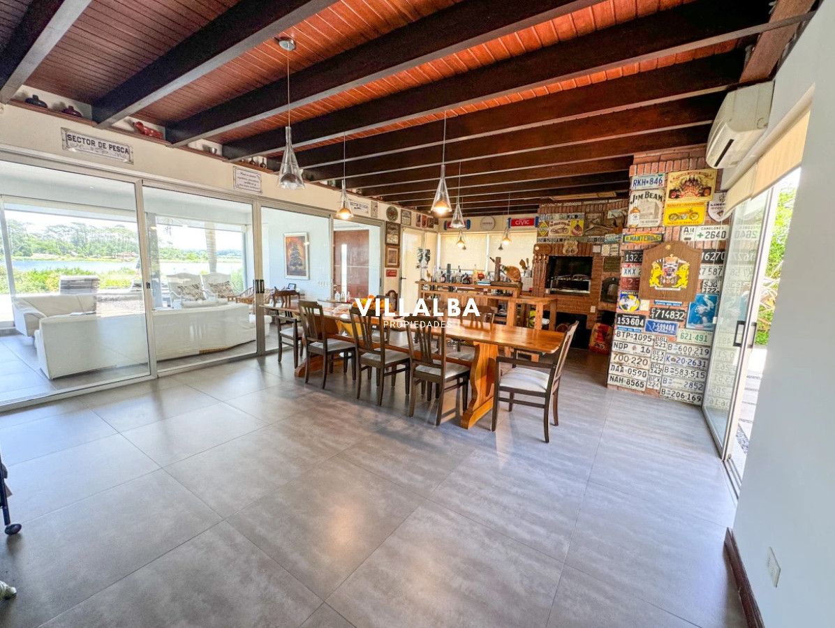 Casa ID.4199 - Casa en venta con 4 dormitorios frente a Laguna del Diario, Punta del Este, Maldonado