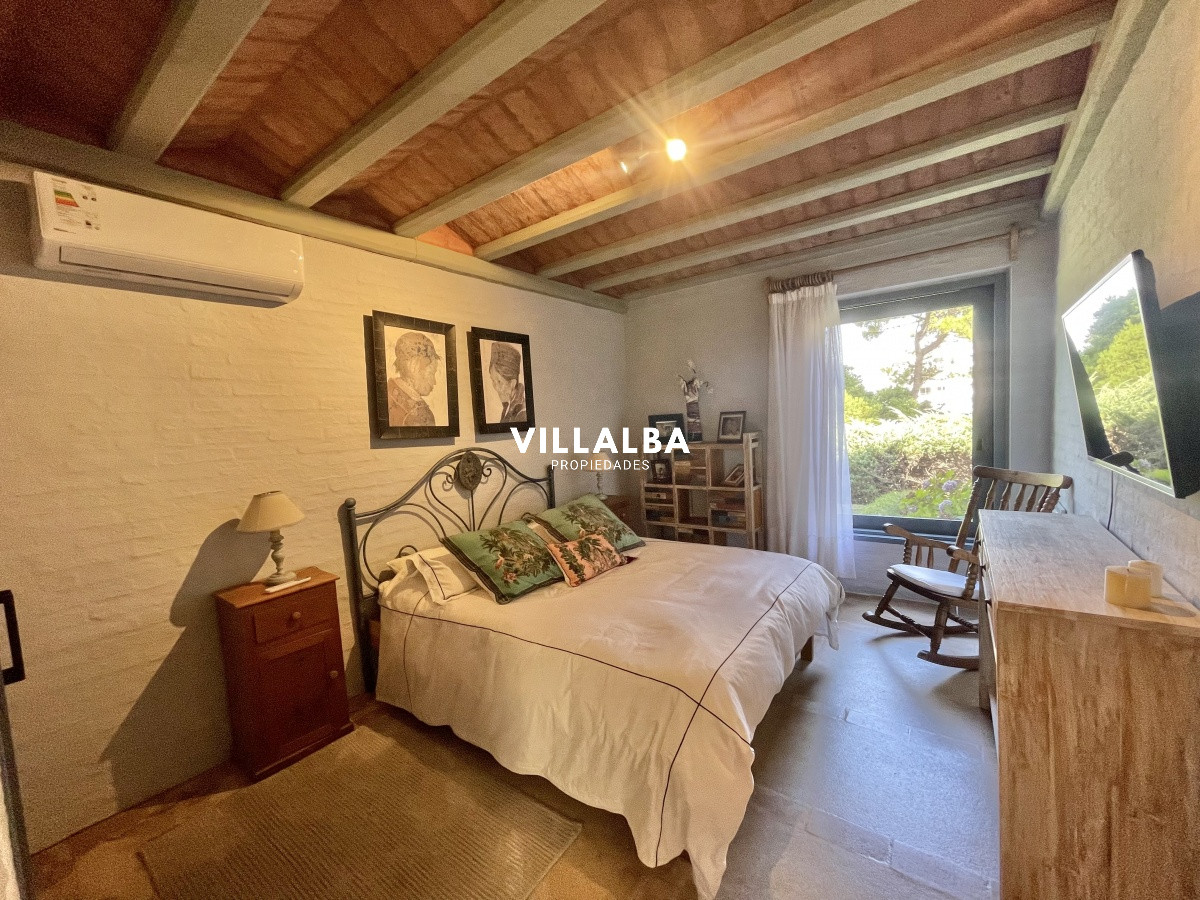 Apartamento ID.4517 - VENTA DE CASA DE 3 DORMITORIOS Y SERVICIO EN RINCON DEL INDIO PUNTA DEL ESTE
