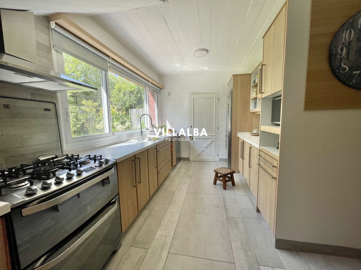 Apartamento ID.4517 - VENTA DE CASA DE 3 DORMITORIOS Y SERVICIO EN RINCON DEL INDIO PUNTA DEL ESTE