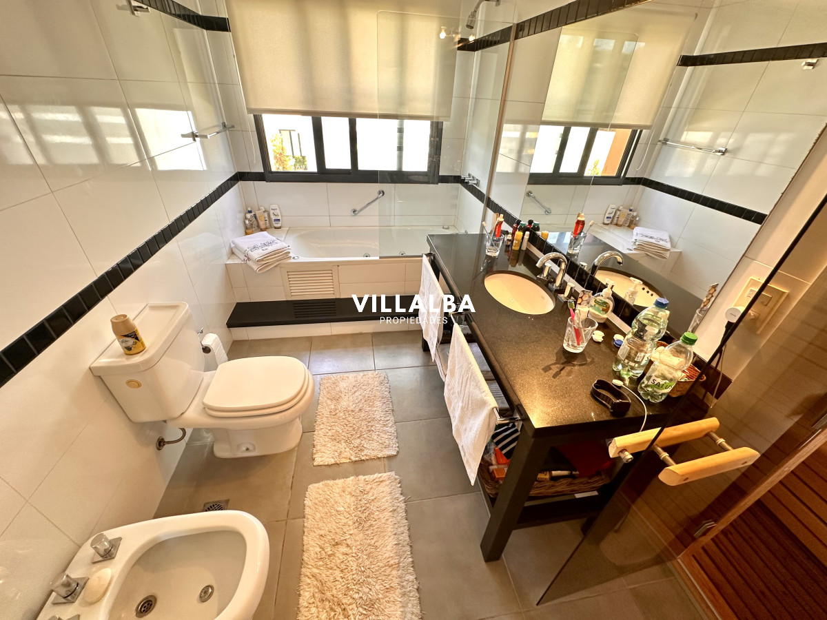 Casa ID.4625 - Casa en venta en barrio privado, Punta del Este