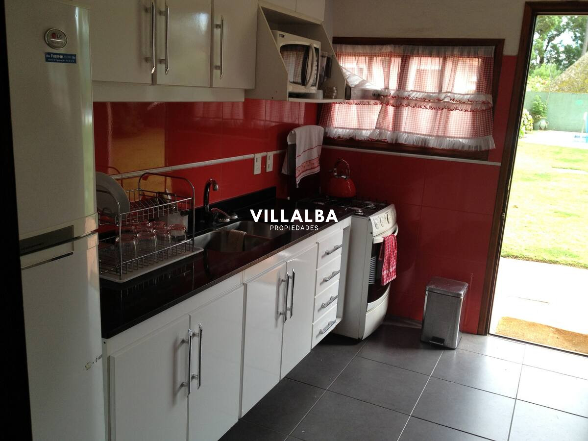 Apartamento ID.4733 - Casa en Alquiler, Pinares, Punta del Este, 4 Dormitorios.