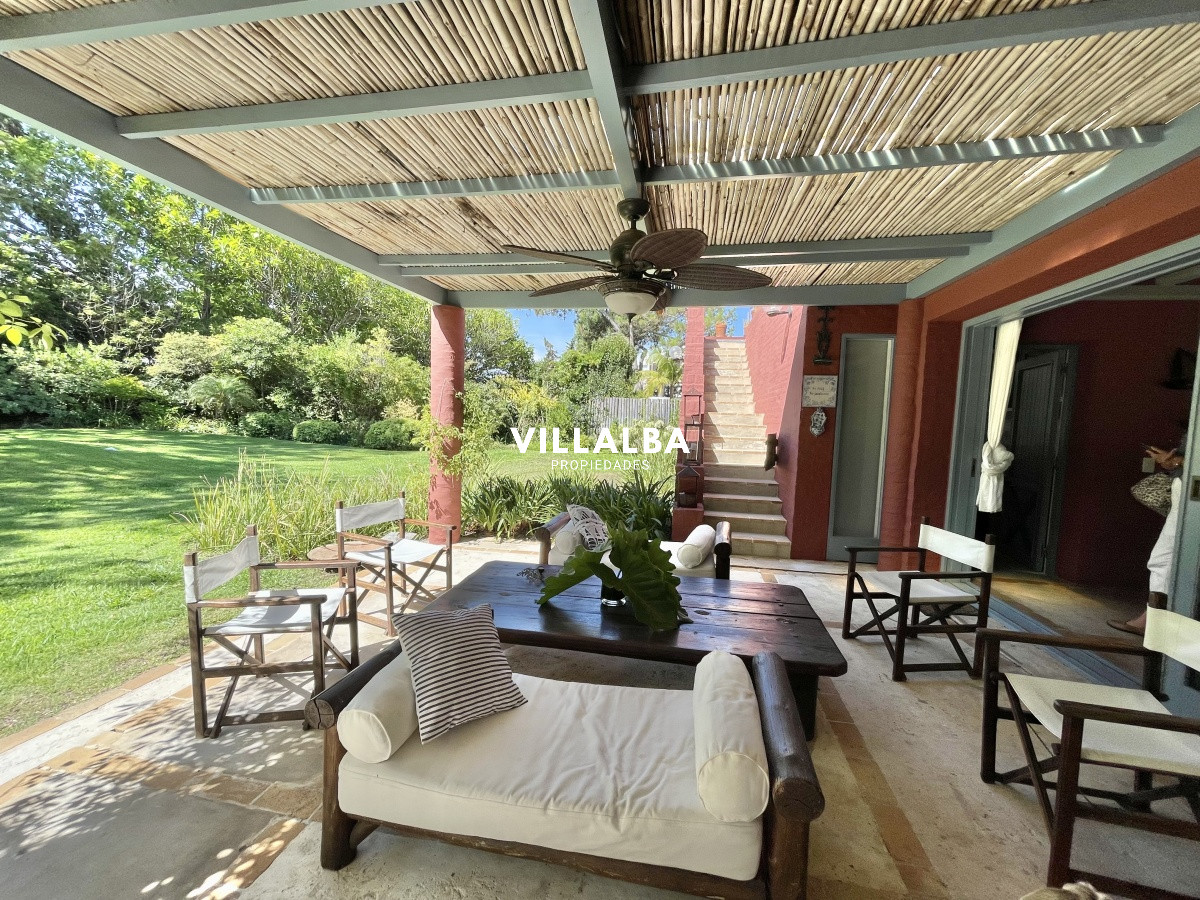 Apartamento ID.4517 - VENTA DE CASA DE 3 DORMITORIOS Y SERVICIO EN RINCON DEL INDIO PUNTA DEL ESTE