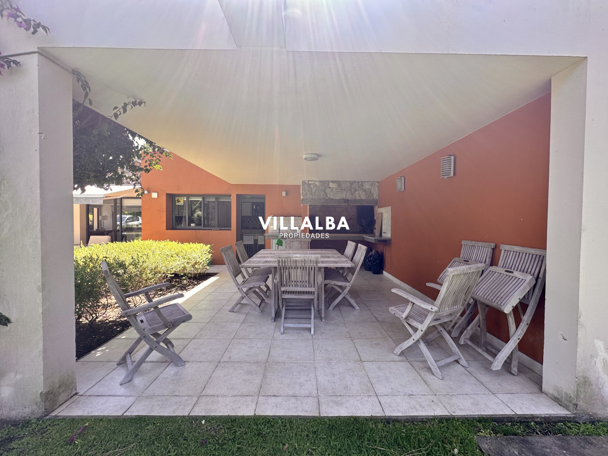 Casa ID.4625 - Casa en venta en barrio privado, Punta del Este