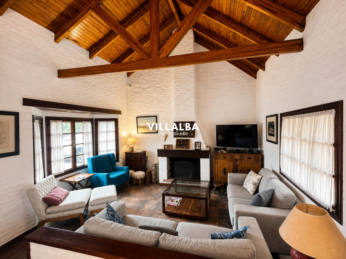 Apartamento ID.4733 - Casa en Alquiler, Pinares, Punta del Este, 4 Dormitorios.