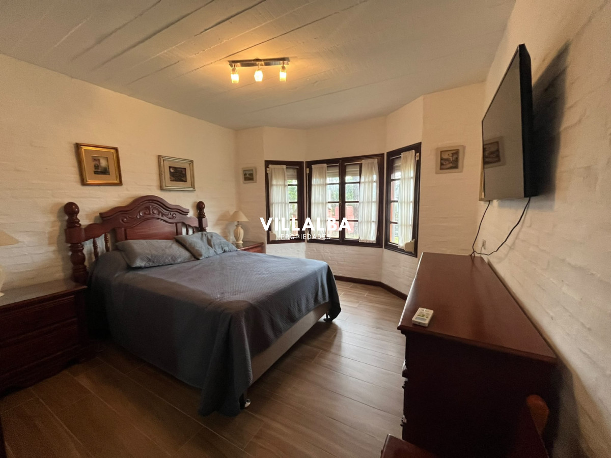 Apartamento ID.4733 - Casa en Alquiler, Pinares, Punta del Este, 4 Dormitorios.