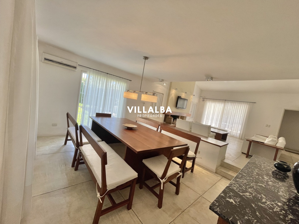 Apartamento ID.1943 - VENTA DE HERMOSA CASA DE 4 DORMITORIOS EN LUGANO PUNTA DEL ESTE 