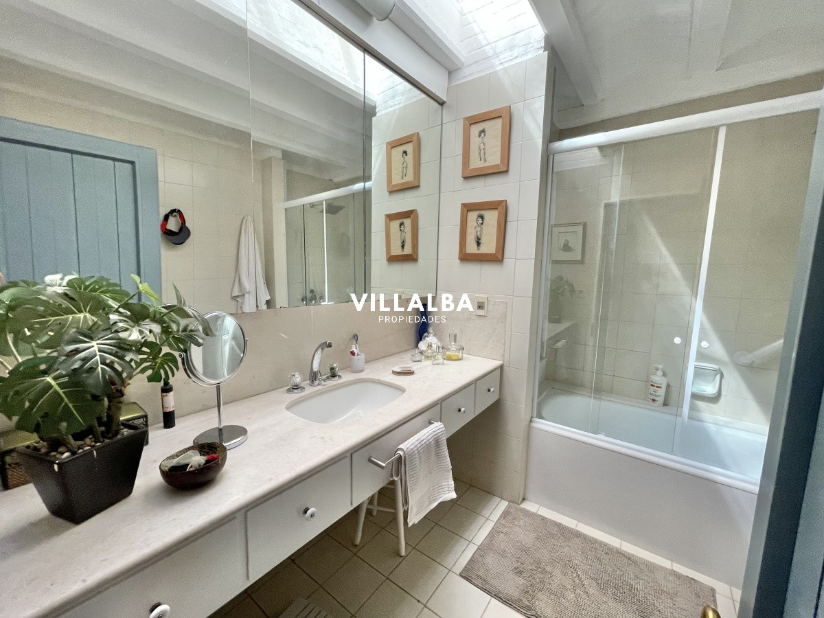 Apartamento ID.4517 - VENTA DE CASA DE 3 DORMITORIOS Y SERVICIO EN RINCON DEL INDIO PUNTA DEL ESTE