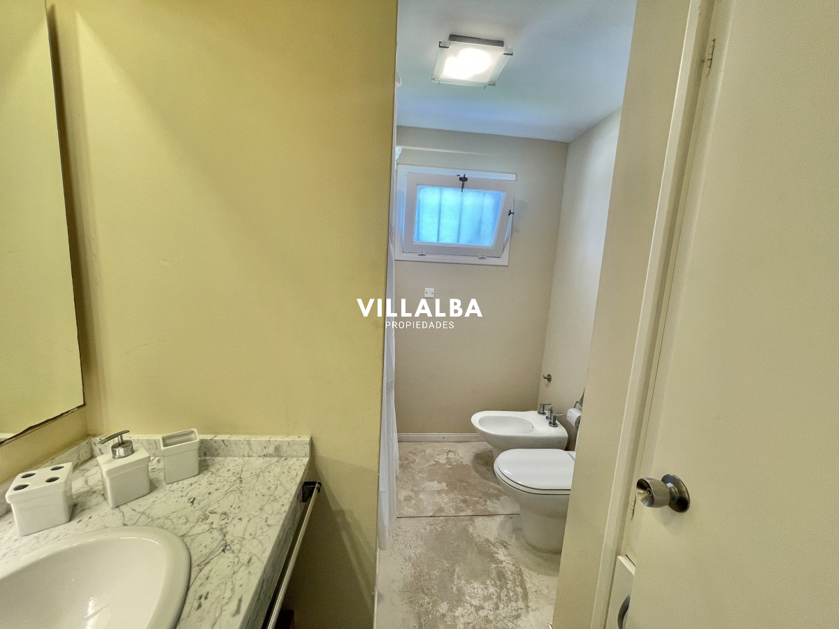 Apartamento ID.1943 - VENTA DE HERMOSA CASA DE 4 DORMITORIOS EN LUGANO PUNTA DEL ESTE 