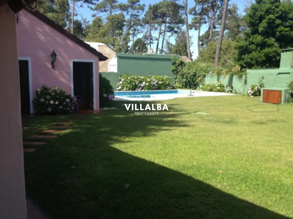 Apartamento ID.4733 - Casa en Alquiler, Pinares, Punta del Este, 4 Dormitorios.