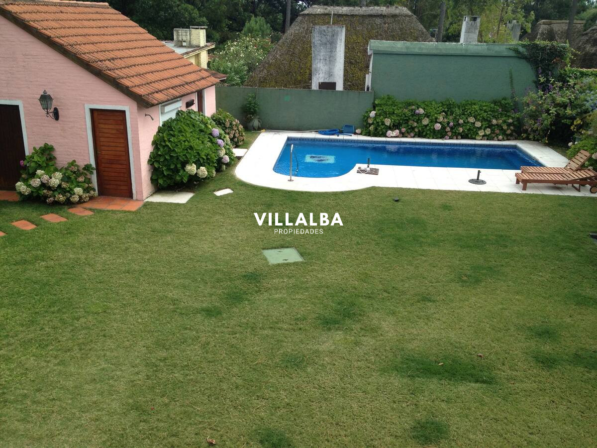 Apartamento ID.4733 - Casa en Alquiler, Pinares, Punta del Este, 4 Dormitorios.