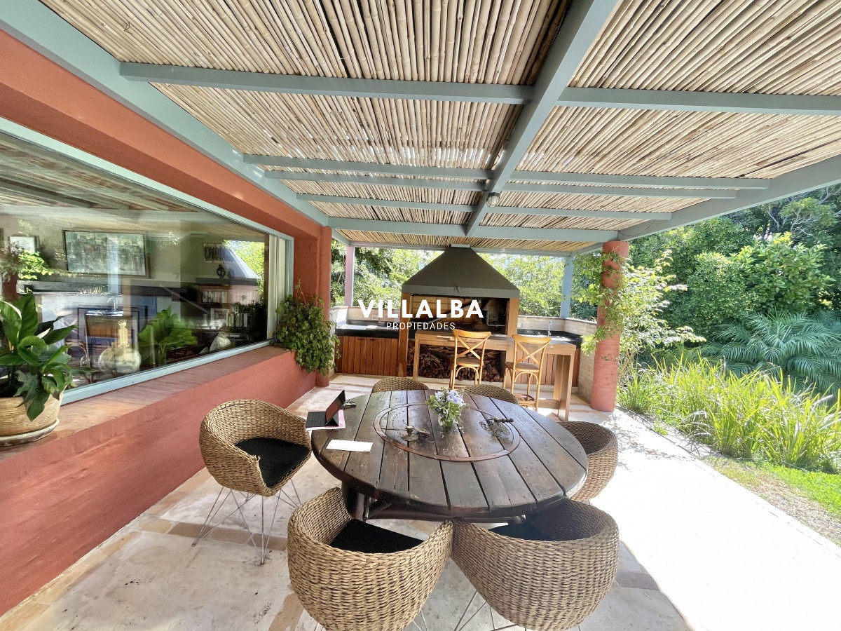 Apartamento ID.4517 - VENTA DE CASA DE 3 DORMITORIOS Y SERVICIO EN RINCON DEL INDIO PUNTA DEL ESTE