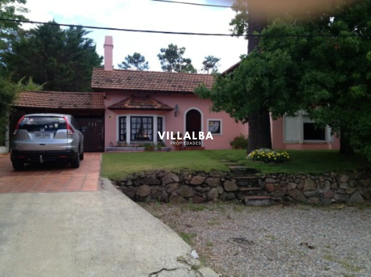 Apartamento ID.4733 - Casa en Alquiler, Pinares, Punta del Este, 4 Dormitorios.