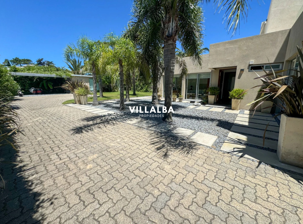 Casa ID.4199 - Casa en venta con 4 dormitorios frente a Laguna del Diario, Punta del Este, Maldonado