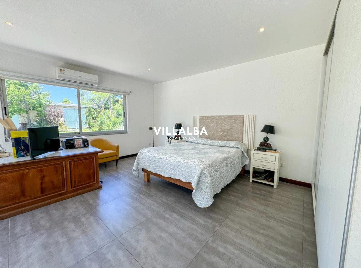 Casa ID.4199 - Casa en venta con 4 dormitorios frente a Laguna del Diario, Punta del Este, Maldonado