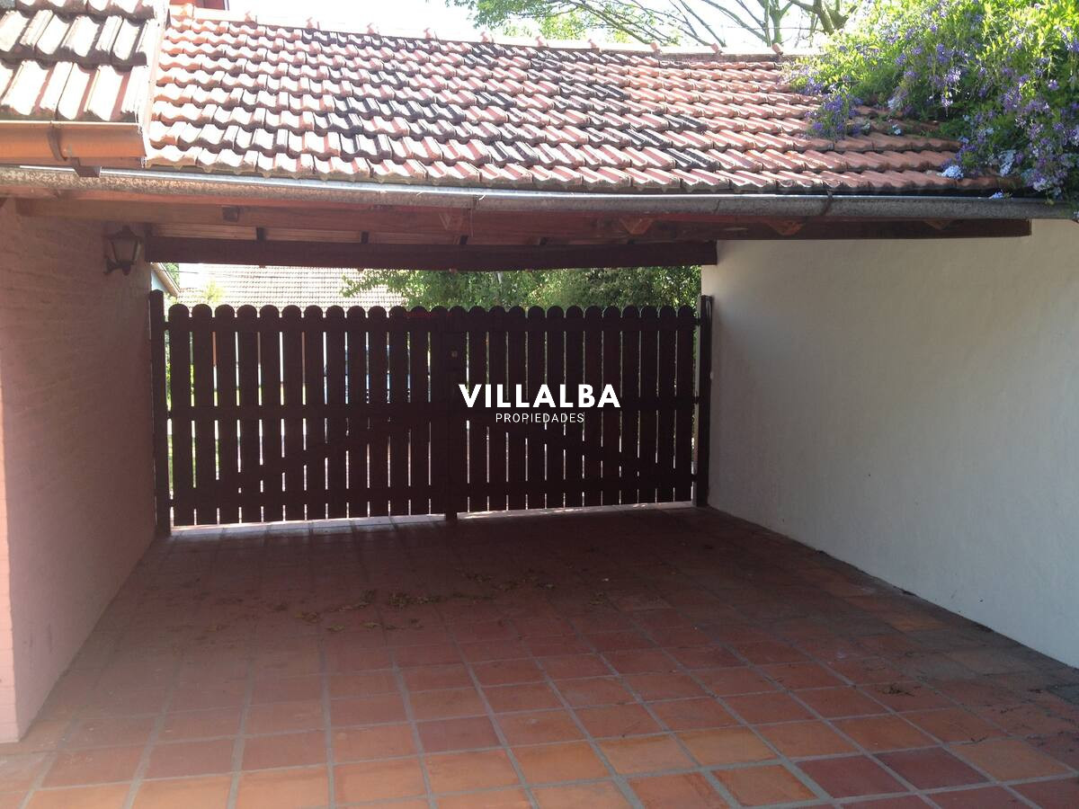 Apartamento ID.4733 - Casa en Alquiler, Pinares, Punta del Este, 4 Dormitorios.