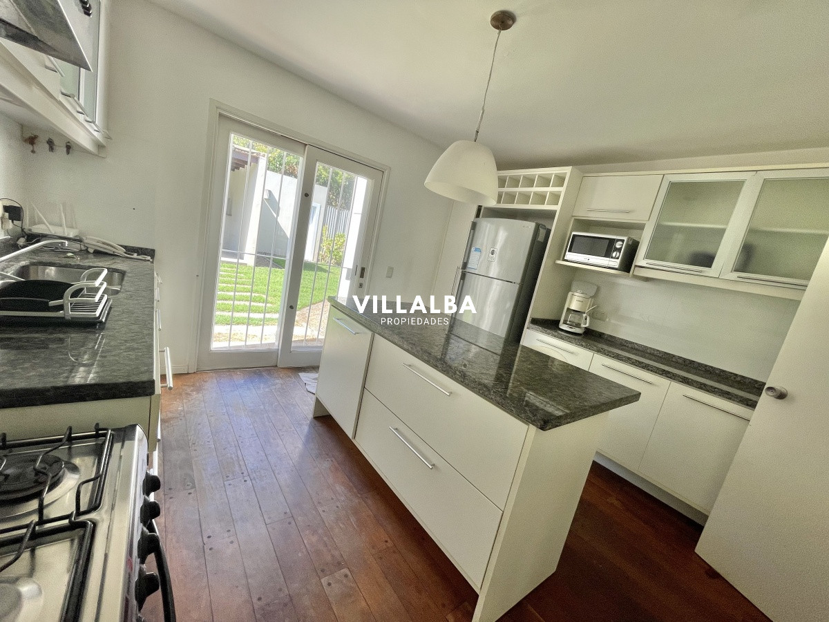 Apartamento ID.1943 - VENTA DE HERMOSA CASA DE 4 DORMITORIOS EN LUGANO PUNTA DEL ESTE 