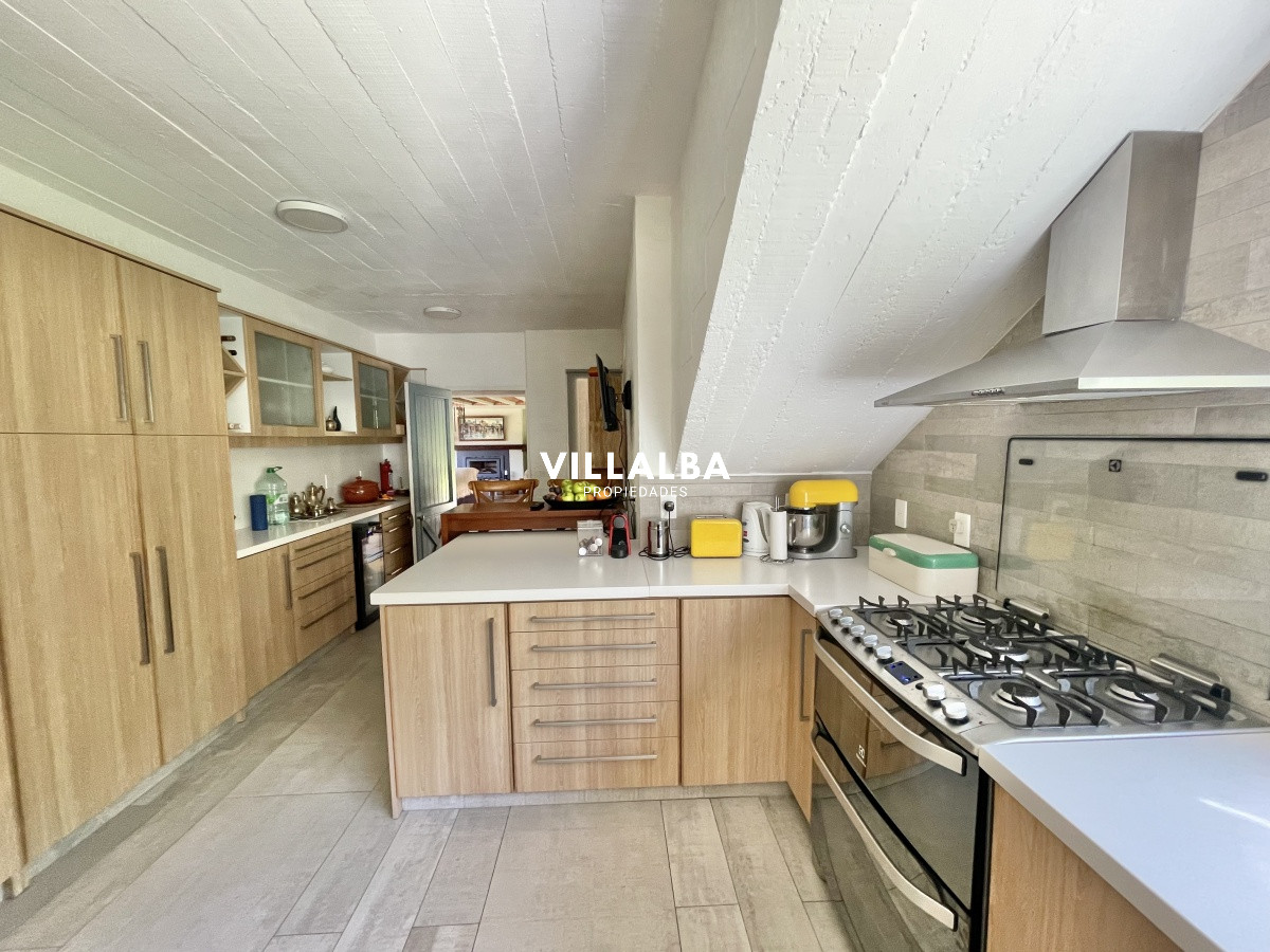 Apartamento ID.4517 - VENTA DE CASA DE 3 DORMITORIOS Y SERVICIO EN RINCON DEL INDIO PUNTA DEL ESTE