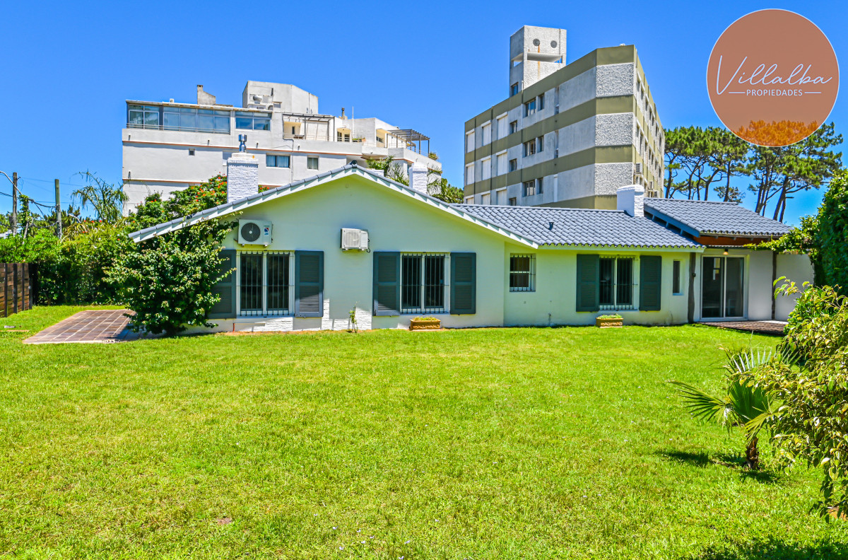 Apartamento ID.3592 - Casa en Venta, Mansa, Punta del Este, 3 Dormitorios.