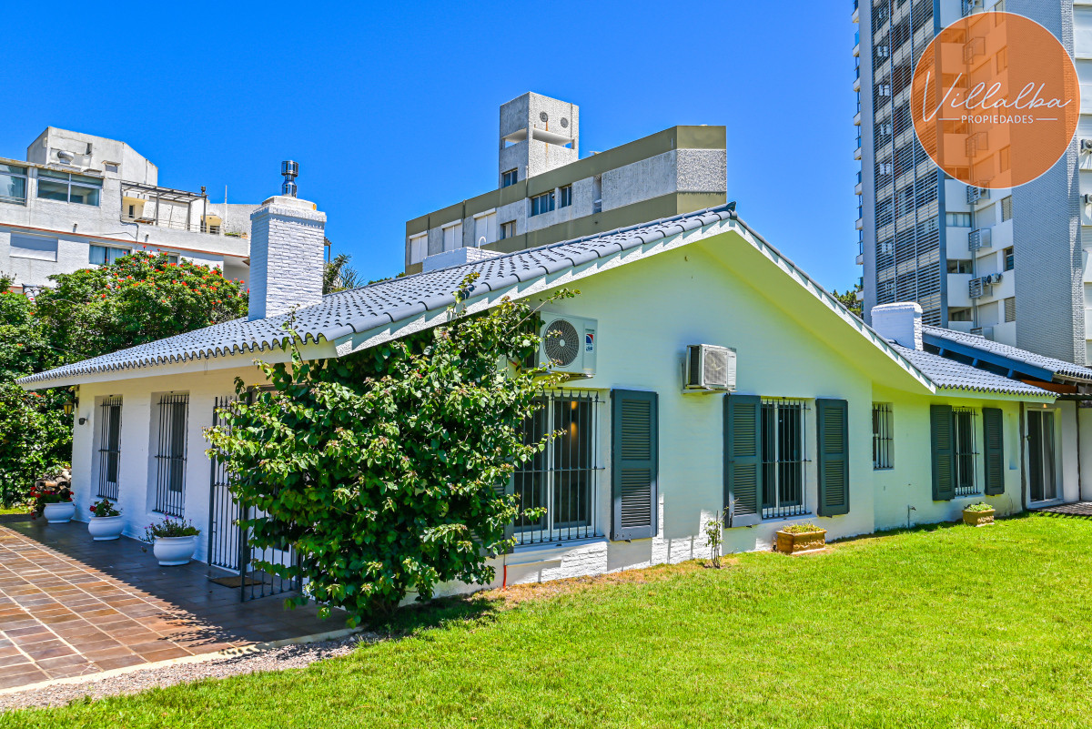 Apartamento ID.3592 - Casa en Venta, Mansa, Punta del Este, 3 Dormitorios.