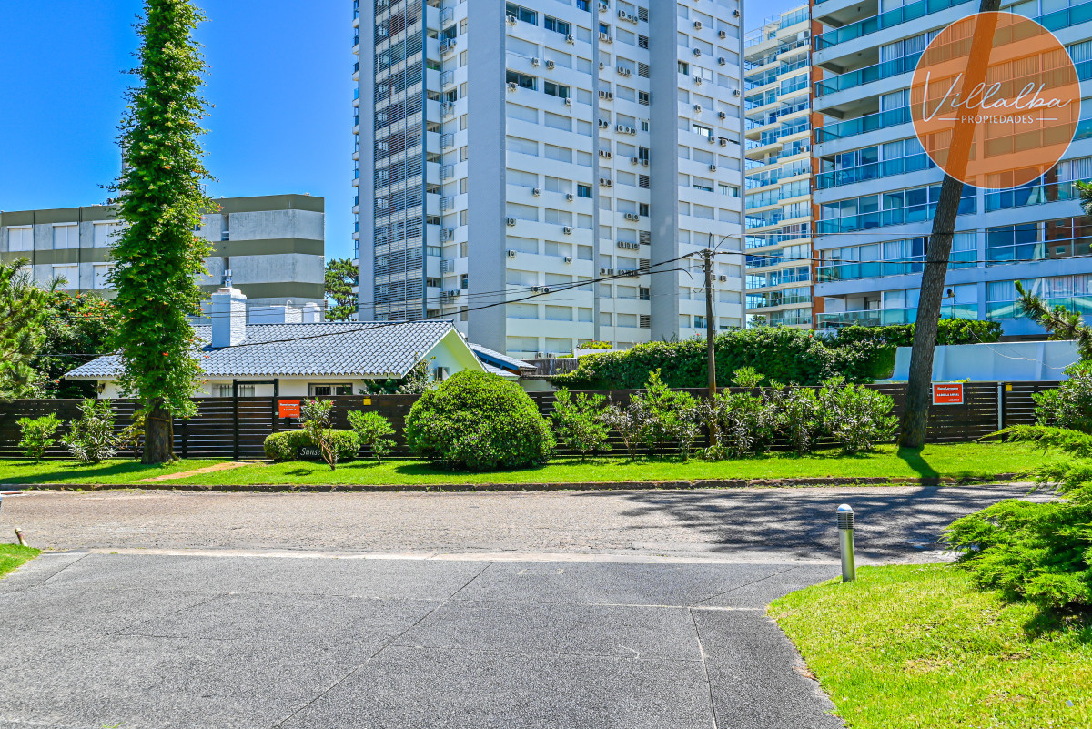 Apartamento ID.3592 - Casa en Venta, Mansa, Punta del Este, 3 Dormitorios.